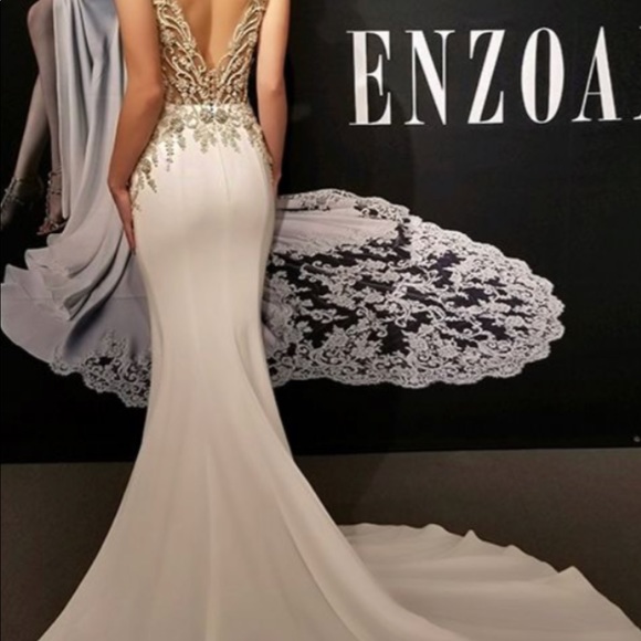 Enzoani - Melinda
Beaded lace bodyice 
Ivory/nude - Picture 3 of 3